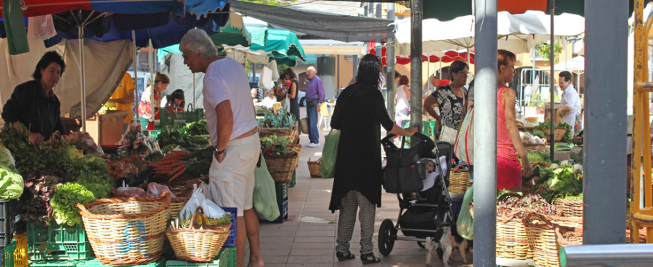 The outdoor market in action near our vacation rental in Sant Feliu de Guixols