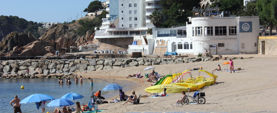 what's on in sant feliu de guixols - the beach